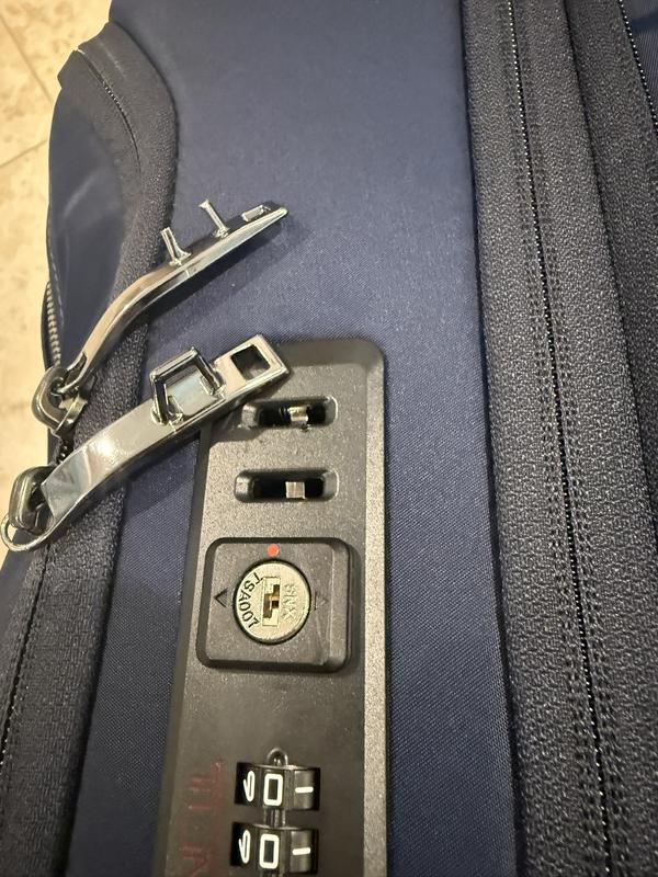 Horrible latches! Used this bag twice, now it's broken. Difficult to set and open. Needs improvement