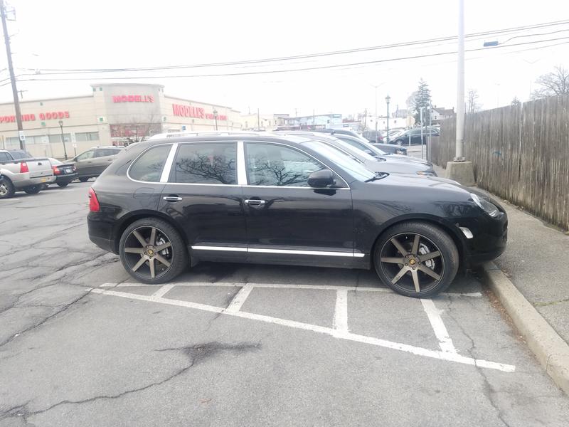 Car is dirty but still looks clean