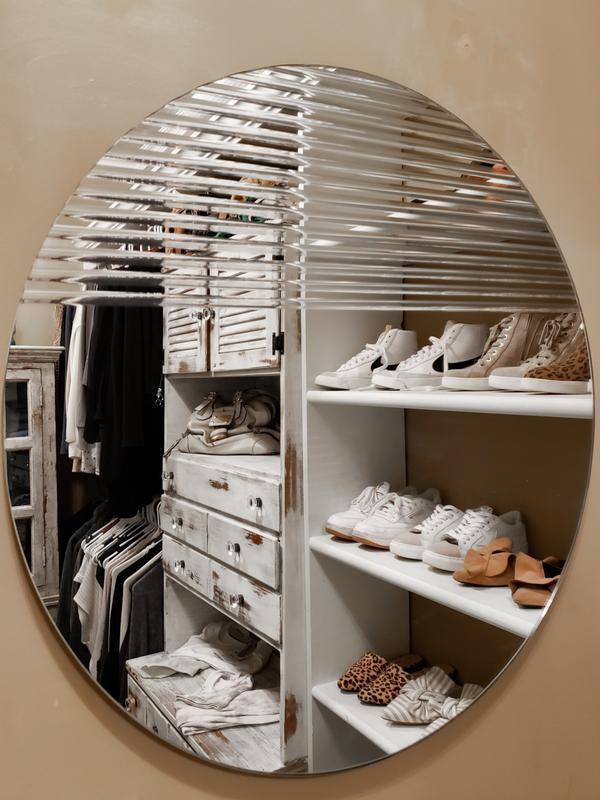 Style and simplicity all in one mirror!