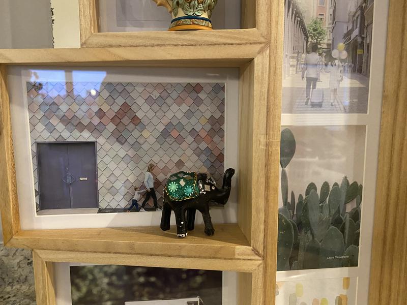 Example of an small item in the first frame.  Notice the shelf gradually gets bigger.