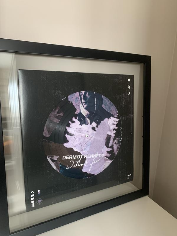 Holds records perfectly