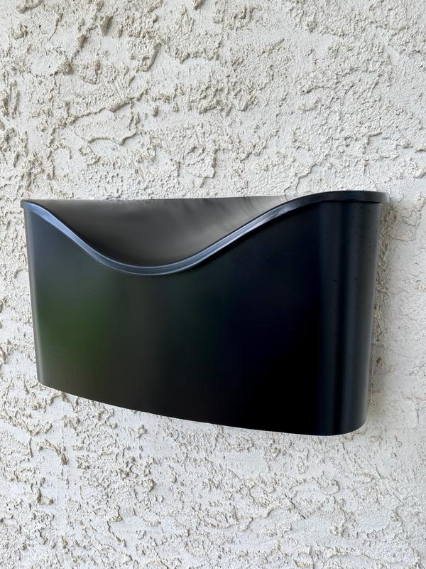 Postino in black