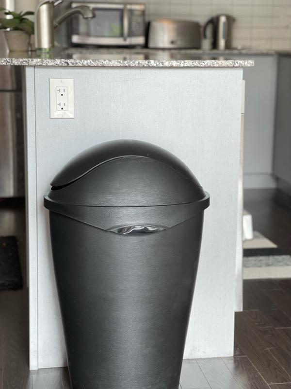 Swinger trash can