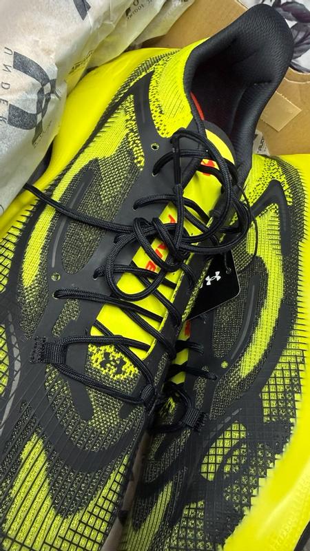 Customer photo for "Comfortable, stylish, super modern/aesthetic UA shoes! ⚡️"