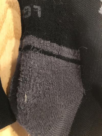 Look at this heal and threads after just one washing.