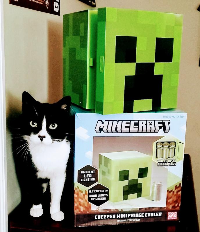 Minecraft Green Creeper 9 Can Mini Fridge 6.7L 1 Door Ambient