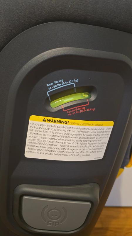 Customer photo for "Such a sleek and easy to install carseat!"