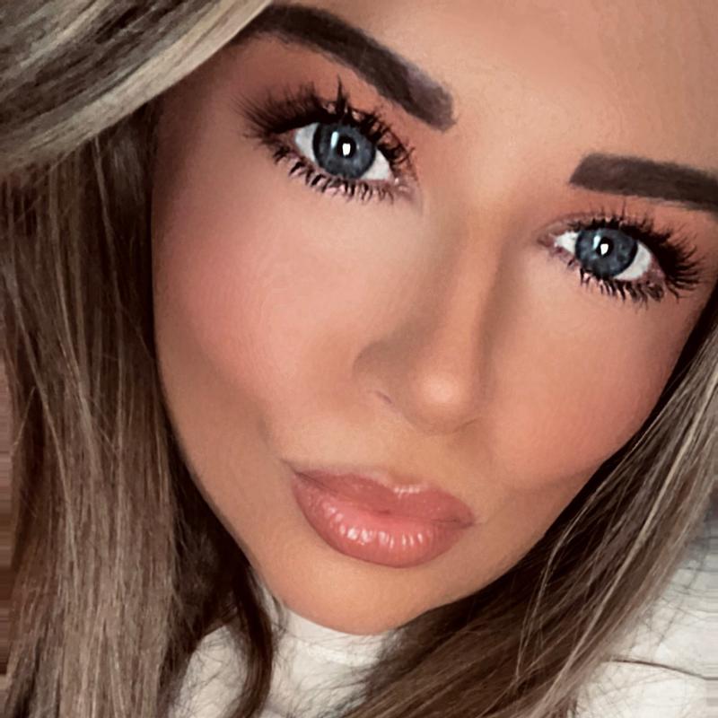 Lashes for days
