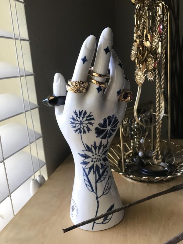 Urban Outfitters Diana Hand リングホルダー Diana Ring Holder