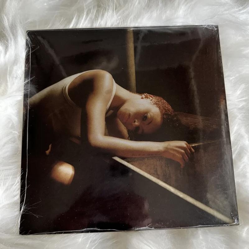 Ravyn Lenae - Love Me Not UO Exclusive 7-Inch Single | Urban