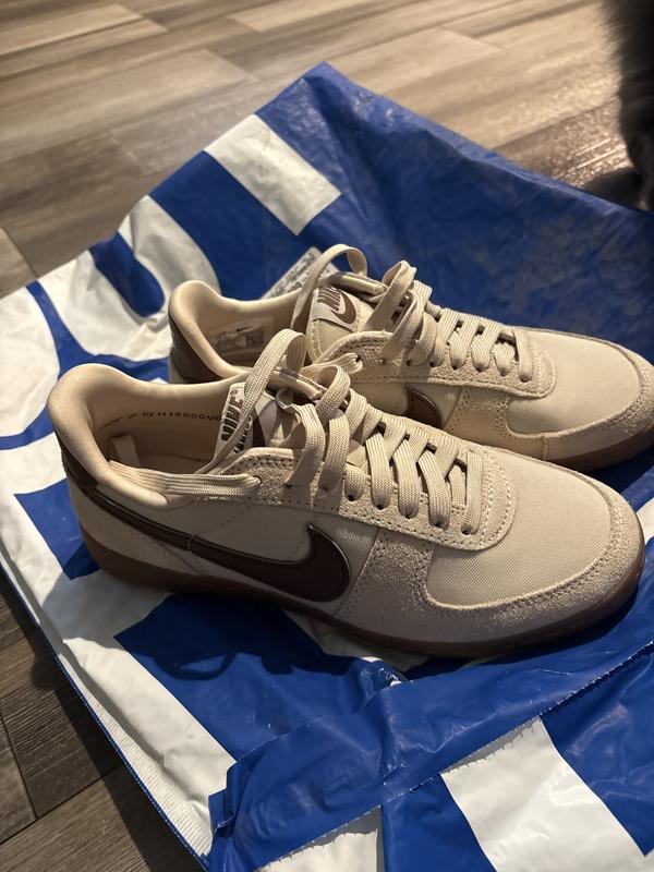 Nike Women's Field General SE Sneaker
