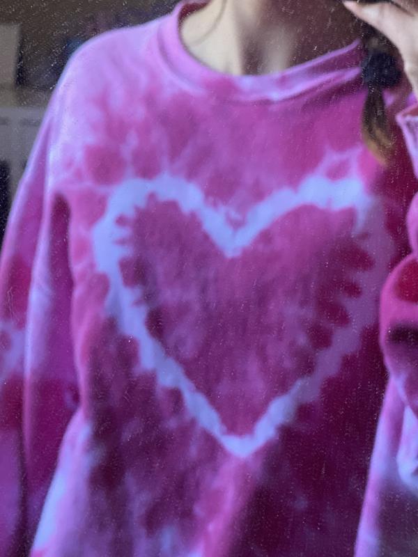 Urban Renewal Remade Heart Tie-Dye Crew Neck Sweatshirt Urban Renewal Remade Heart Tie-Dye Crew Neck Sweatshirt