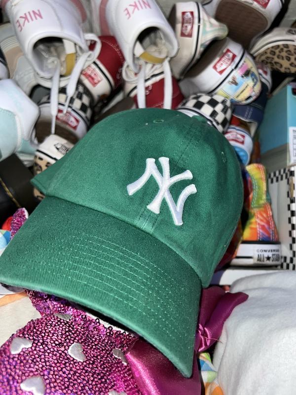 Urban Outfitters☆ MLB NYヤンキース・クリーンナップキャップ Urban Outfitters☆ MLB NYヤンキース・クリーンナップキャップ