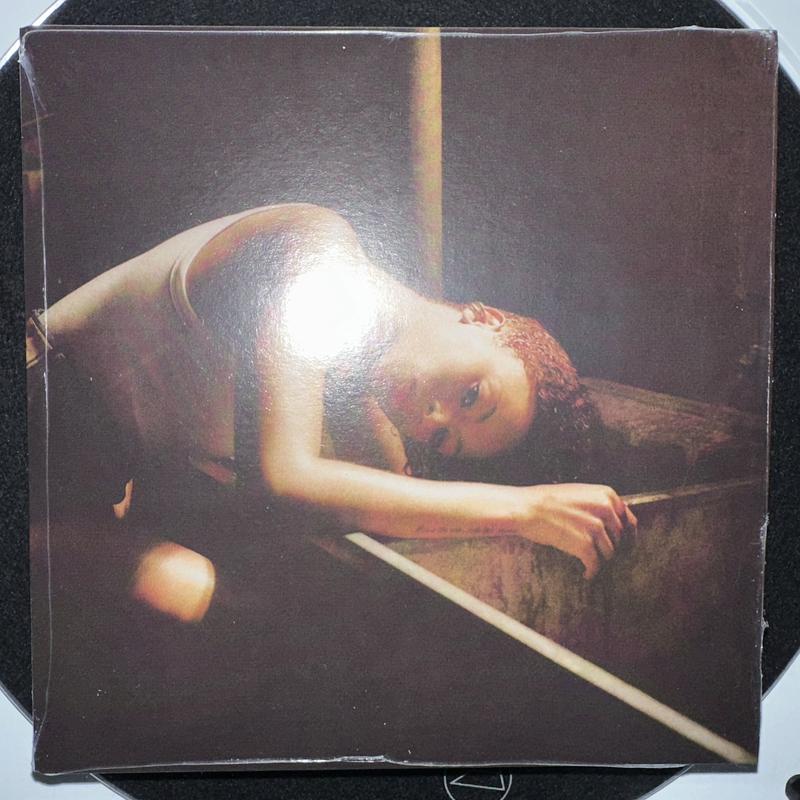 Ravyn Lenae - Love Me Not UO Exclusive 7-Inch Single | Urban