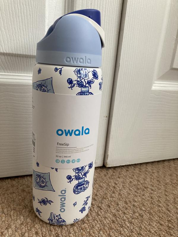 Owala UO Exclusive Delft Cat Print FreeSip 32 oz Water Bottle