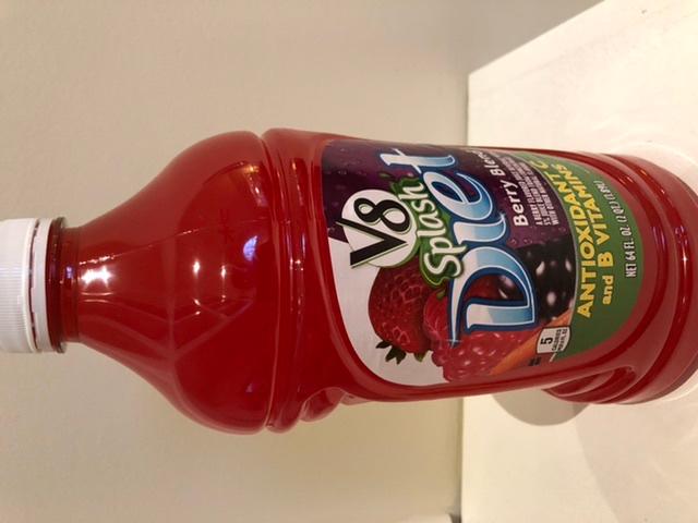 V8 splash outlet diet berry blend