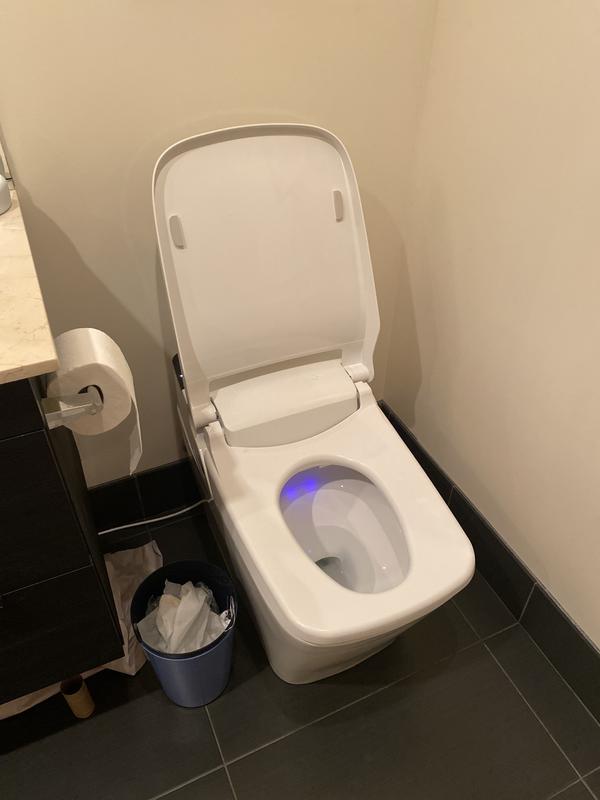 VOVO STYLEMENT One Piece UV-A LED White Dual Flush Square VOVO STYLEMENT One Piece UV-A LED White Dual Flush Square