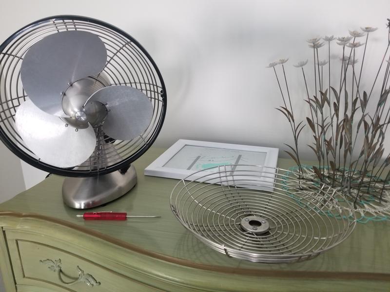 Silver Swan Vintage Oscillating Fan - Vornado