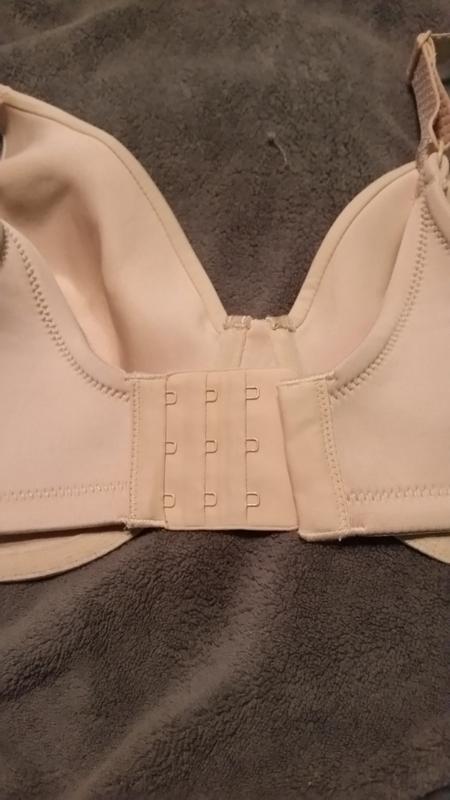 Well designed and strong stitching but still has it's full stretching support. Three row of hooks for added comfort.