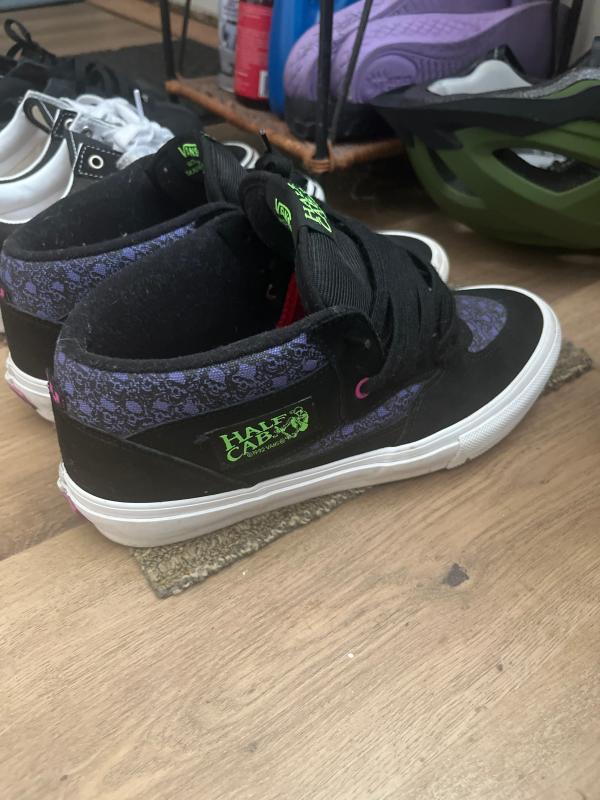 Skate Half Cab Shoe in Violet Purple / Black | Vans