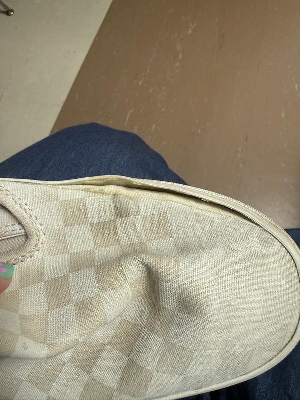 Customer photo for "Love the shoe hate the quality"