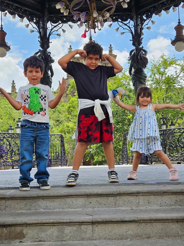 Customer photo for "I love the strap vans for my kids.life changer."
