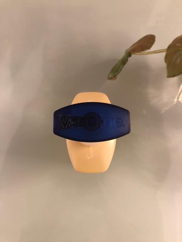 Tell me which side the lotion will come out!