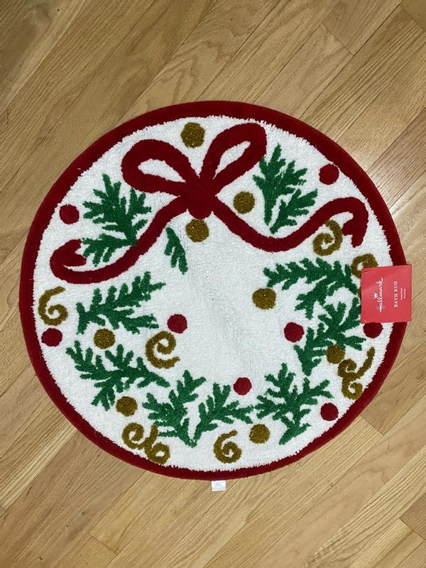 Hallmark Christmas Wreath Tufted Holiday Bath Rug, 30