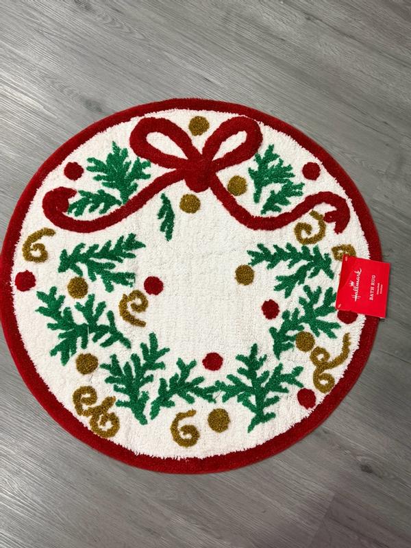Hallmark Christmas Wreath Tufted Holiday Bath Rug, 30