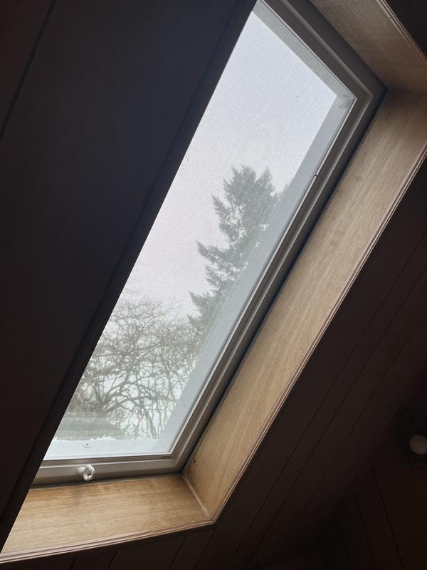 VELUX 22-1/2-in x 34-1/2-in Venting Curb mount Aluminum Skylight with ...