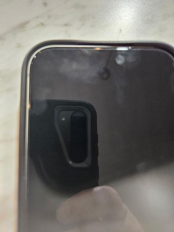 Customer photo for "Doesn’t fit 17 pro max."