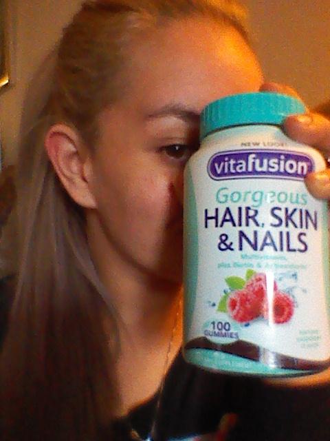 Vitafusion™ Gorgeous Hair, Skin & Nails 100-Count Gummy Multivitamin in  Raspberry Flavor | Bed Bath & Beyond