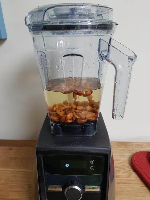  Vitamix A3300 Ascent Series Smart Blender