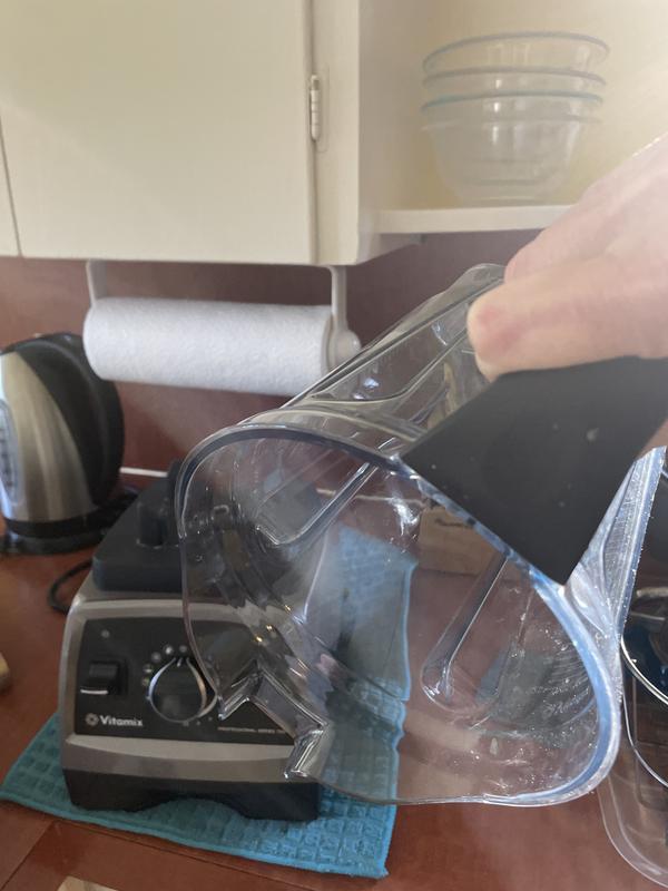 Pours out from the sides