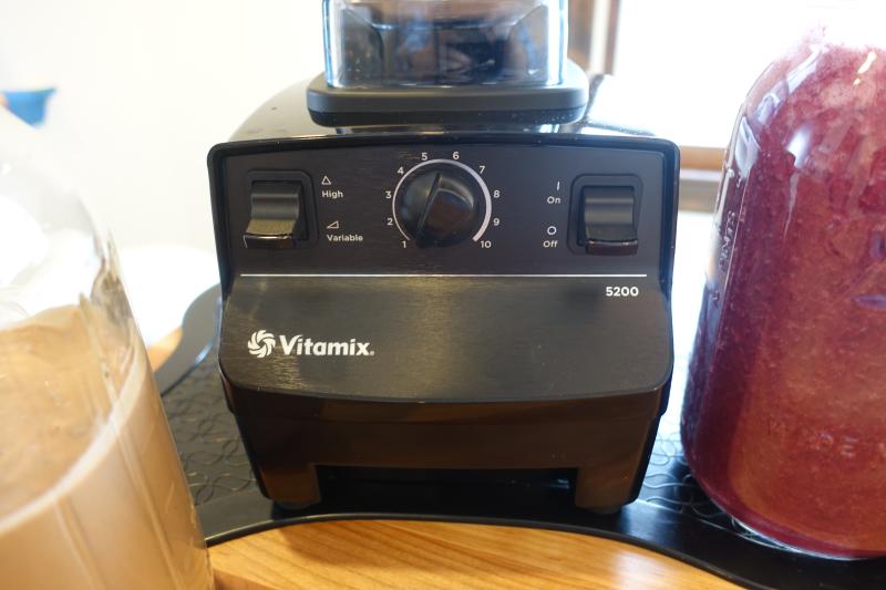 売り込み うきうき輸入市場Vitamix 5200 Blender Professional-Grade, Self-Cleaning 64 oz  Container, Bla