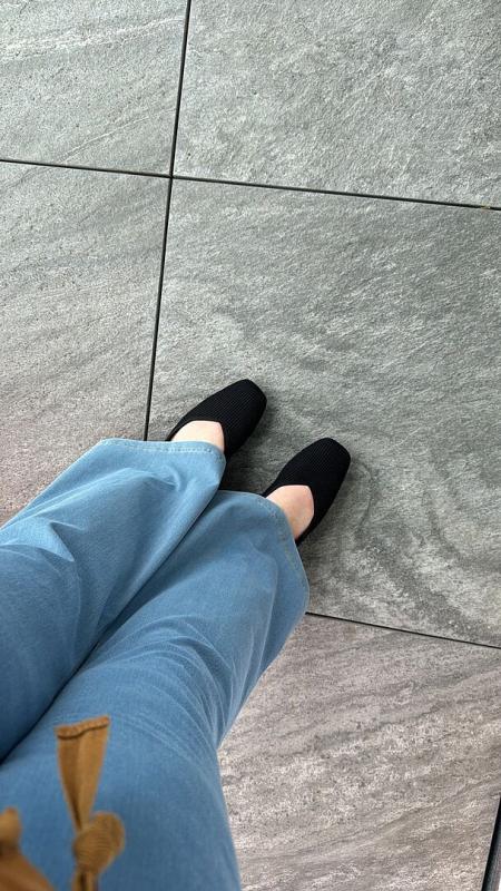 Customer photo for "Best shoes for feet with Tendonitis"