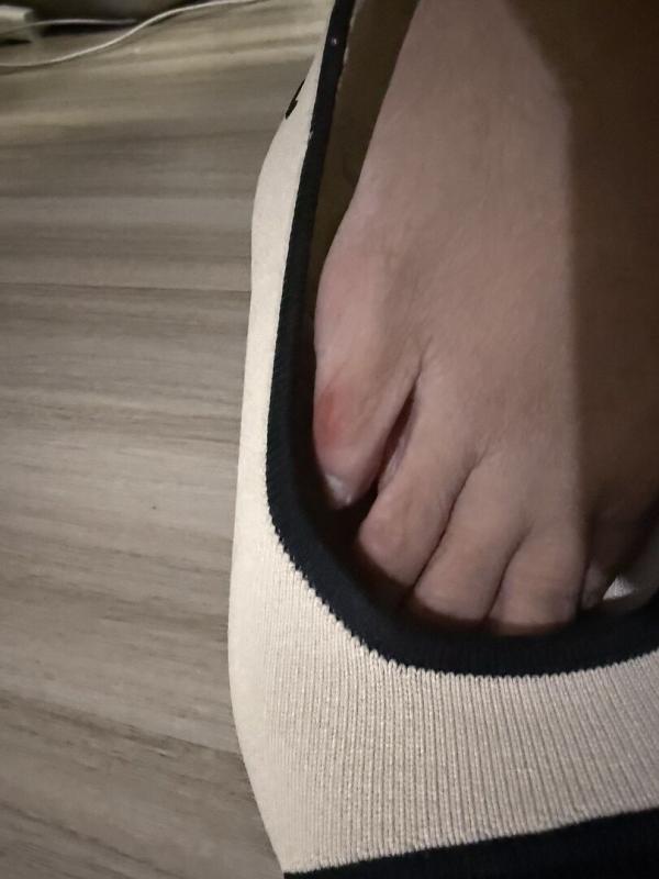 Customer photo for "not comfy as promised"