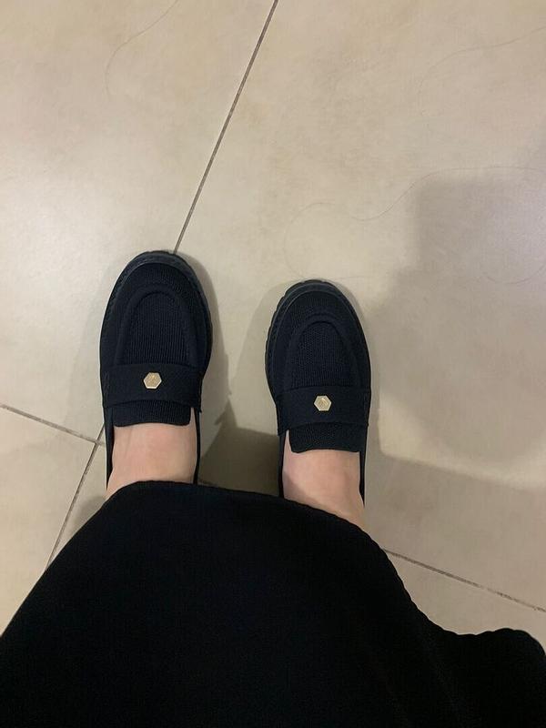 Customer photo for "Uncomfortable when worn for long, and do not transpire well"