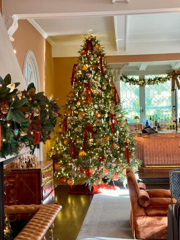 A110376LED - Itasca Frasier Christmas Tree | Vickerman