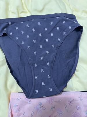 Julissa's photo of the Stretch Cotton High-Leg Brief Panty. Photo 2 of 3. Bild-Bewertung geteilt von Julissa