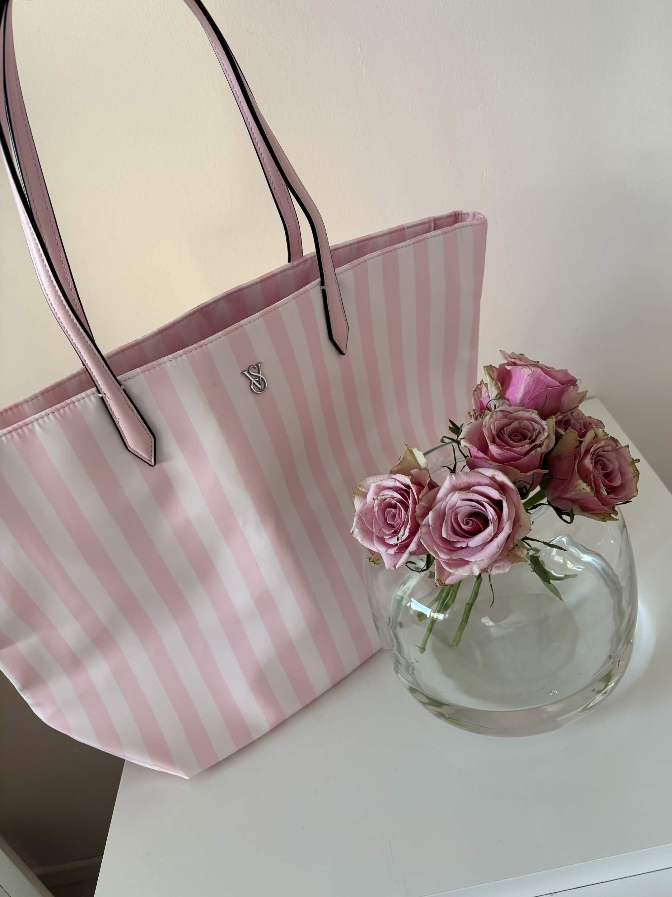 Sac cabas rose porté