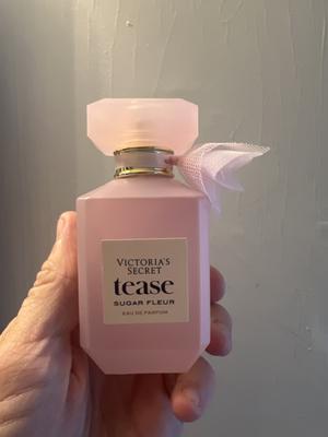 Hannah's photo of the Tease Sugar Fleur Eau de Parfum - 1,70 oz. Photo 1 of 1. Bild-Bewertung geteilt von Hannah