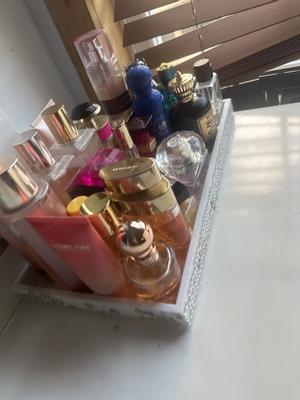 Ahlem's photo of the Tease Sugar Fleur Eau de Parfum - 1,70 oz. Photo 1 of 1. Bild-Bewertung geteilt von Maryam