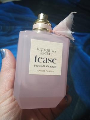 Abbey's photo of the Tease Sugar Fleur Eau de Parfum - 3,40 oz. Photo 1 of 1. Bild-Bewertung geteilt von Abbey
