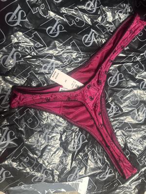 Brissa 's photo of the Smooth Micro High-Leg Thong Panty. Photo 2 of 2. Bild-Bewertung geteilt von Brissa