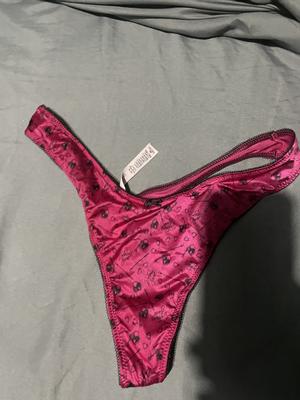Sasha's photo of the Smooth Micro High-Leg Thong Panty. Photo 1 of 1. Bild-Bewertung geteilt von Sasha