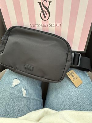 Evey's photo of the Belt Bag. Photo 1 of 2. Review Image shared by Evey