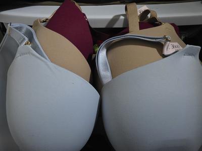 Karely's photo of the Smooth Wireless Push-Up Plunge Bra. Photo 1 of 1. Bild-Bewertung geteilt von Karely