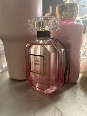 Buy Bombshell Eau de Parfum - Order Fragrances online 5000006601 