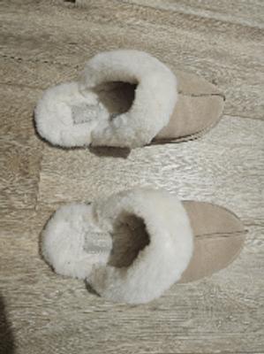 Laura's photo of the Scuffette Slippers. Photo 1 of 2